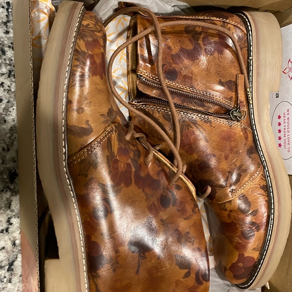 NEW Comfortiva Floral Boots